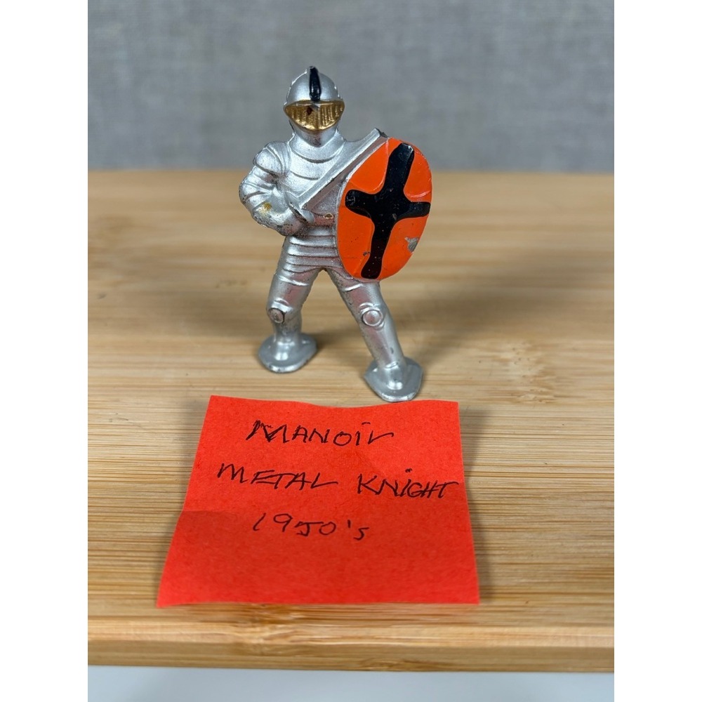 VTG 1950s Manoil Metal Knight Toy Soldier Figurine Silver Armor Orange Shield